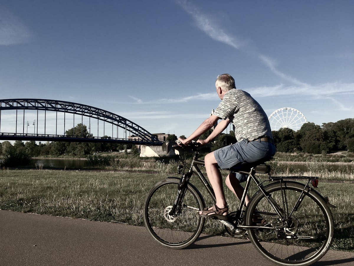 E-Bike auf einer Straße – Gutachten für Elektrofahrräder in Rottweil
